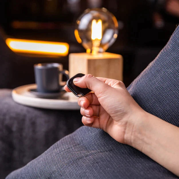 SHELLY BLU Button1 (Black)