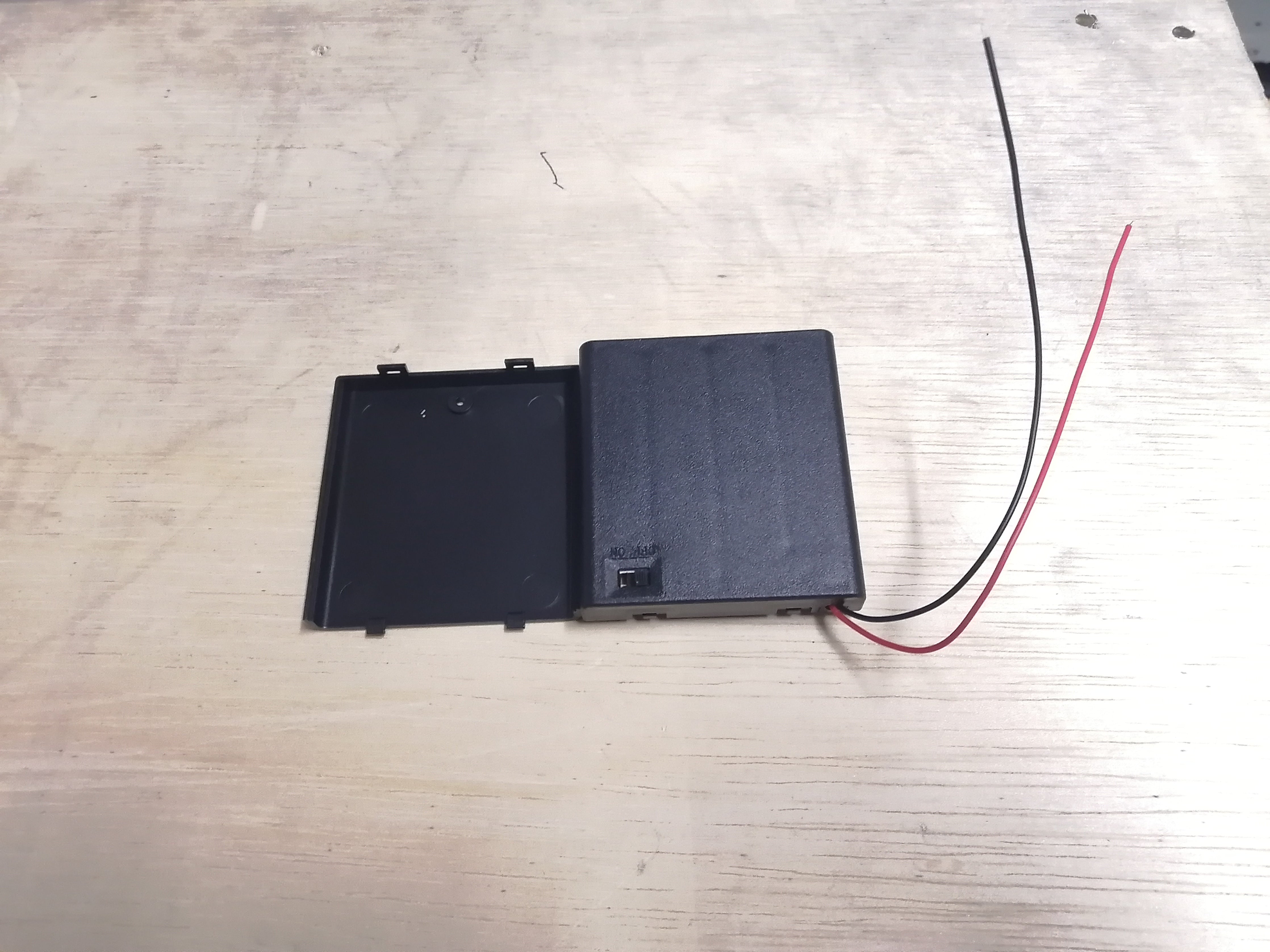 4xAA Battery Holder Box With Cover/on-off