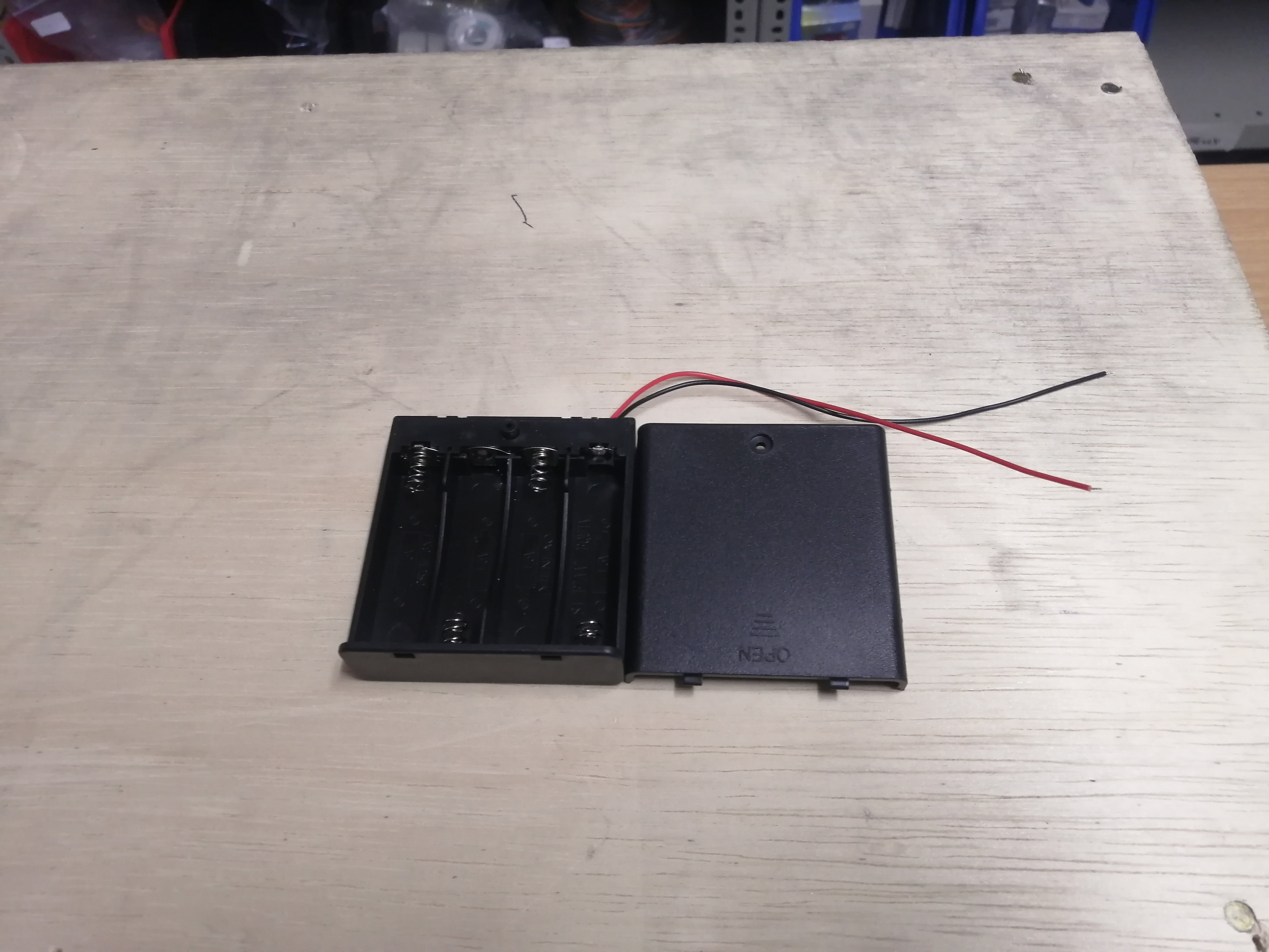 4xAA Battery Holder Box With Cover/on-off
